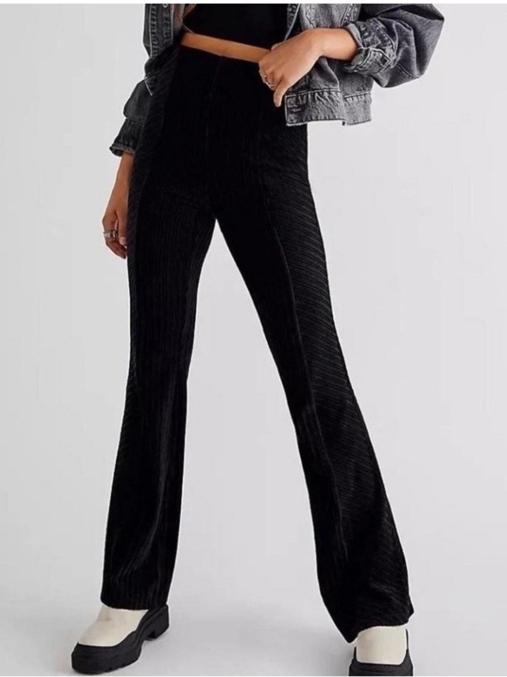 Free People Black Penny
Pull-On High Waisted Velvet Flare Pants Size Large